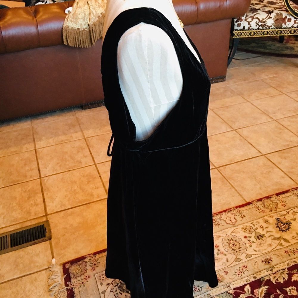 VELVET PRINCESS Dress!  - Picture 3 of 8